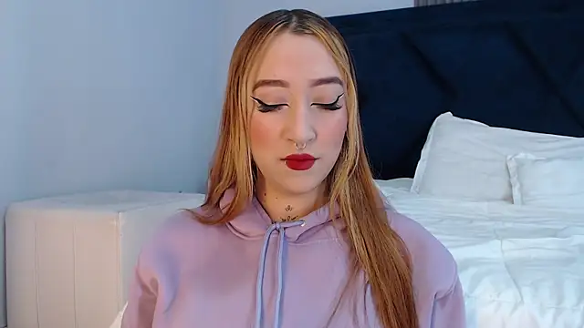 MollyCruz online show from March 17, 2025, 11:42 am