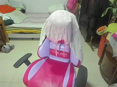 Mrs mommy  online show from March 19, 2025, 5:06 pm