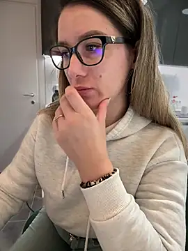 HotXMom online show from January 24, 2025, 4:27 am