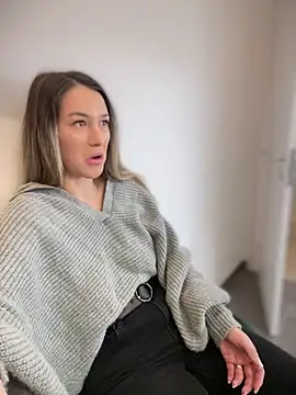 HotXMom online show from February 10, 2025, 4:52 am