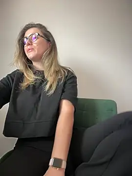 HotXMom online show from March 12, 2025, 7:35 am