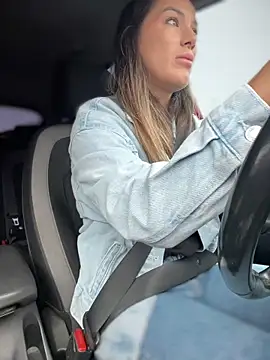 HotXMom online show from September 17, 2025, 6:04 am