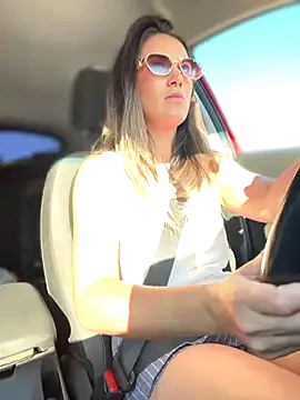 HotXMom online show from September 21, 2025, 2:08 pm