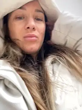 HotXMom online show from October 9, 2025, 5:49 am