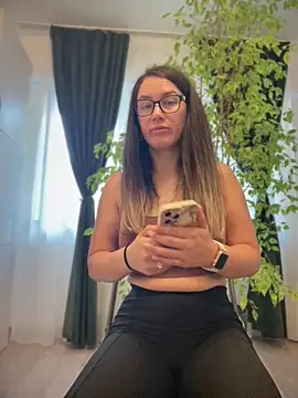 Snapshot of HotXMom chatting on June 1, 2026, 5:09 am HotXMom online show from June 1, 2026, 5:09 am