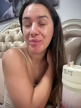 Snapshot of HotXMom chatting on June 10, 2026, 6:23 am HotXMom online show from June 10, 2026, 6:23 am