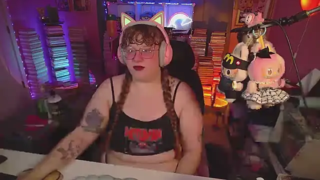 Snapshot of FatVeronica chatting on July 31, 2026, 6:40 pm FatVeronica online show from July 31, 2026, 6:40 pm