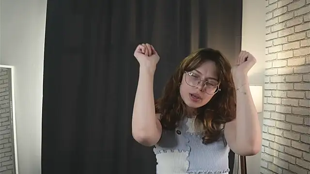 RominaPoli online show from April 28, 2026, 12:54 pm