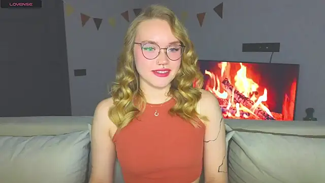 Aurora Golden1 online show from December 4, 2024, 3:43 pm