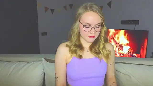 Aurora Golden1 online show from December 9, 2024, 3:33 pm