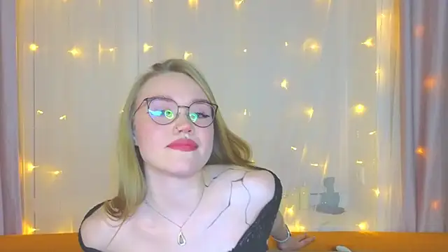 Aurora Golden1 online show from March 12, 2025, 5:07 pm