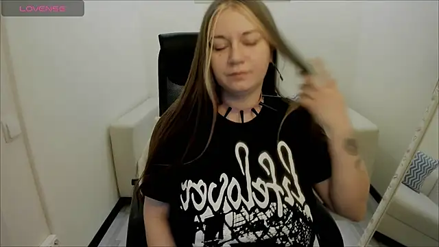 AlisaBacker online show from December 12, 2024, 3:37 pm