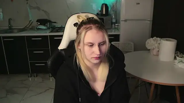 MertyXX online show from April 12, 2026, 9:09 pm