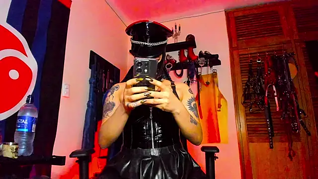 Snapshot of DominatrixBlue chatting on January 10, 2025, 2:13 pm DominatrixBlue online show from January 10, 2025, 2:13 pm