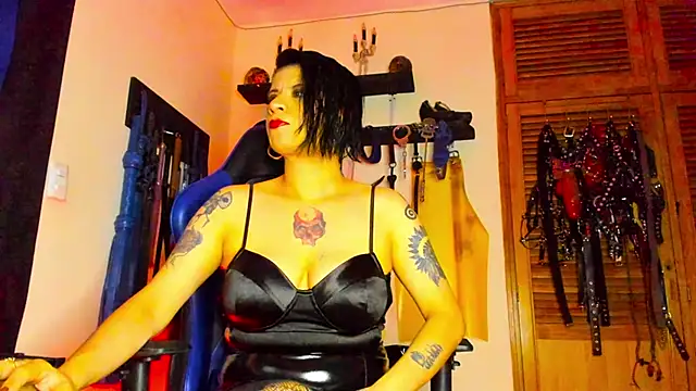 Snapshot of DominatrixBlue chatting on March 14, 2025, 6:07 pm DominatrixBlue online show from March 14, 2025, 6:07 pm