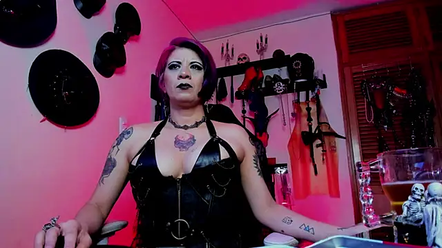 Snapshot of DominatrixBlue chatting on January 10, 2026, 8:21 pm DominatrixBlue online show from January 10, 2026, 8:21 pm