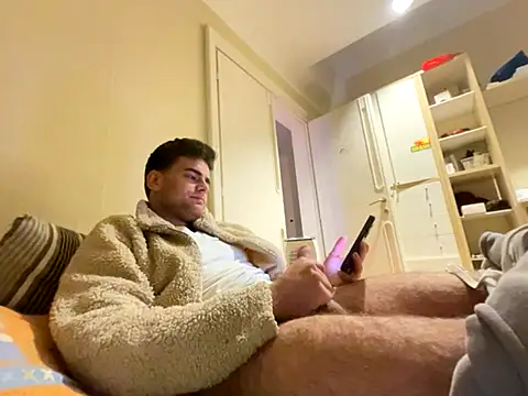 Snapshot of cubalibre02 chatting on December 3, 2025, 8:29 pm cubalibre02 online show from December 3, 2025, 8:29 pm