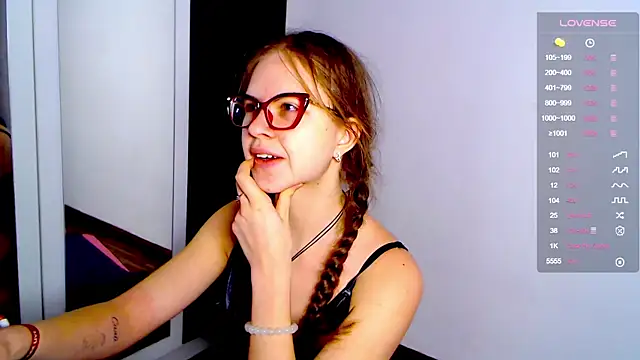 Snapshot of Sarah_HS chatting on December 12, 2024, 12:55 pm Sarah HS online show from December 12, 2024, 12:55 pm