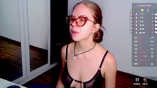 Snapshot of Sarah_HS chatting on February 7, 2025, 2:04 pm Sarah HS online show from February 7, 2025, 2:04 pm