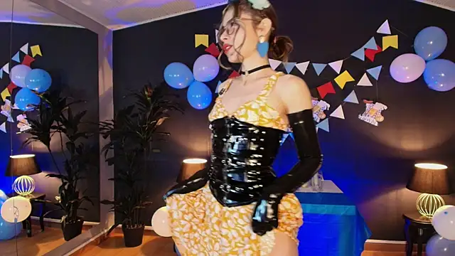 Snapshot of MyMayte chatting on September 27, 2025, 12:43 pm MyMayte online show from September 27, 2025, 12:43 pm