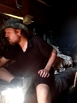 hothippie420 online show from September 17, 2025, 5:47 pm