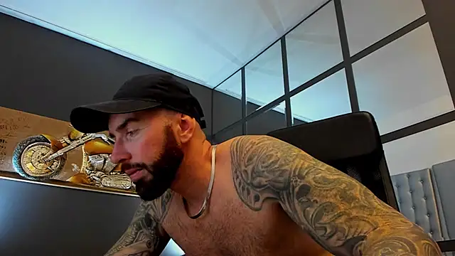 AronGrant online show from November 9, 2025, 10:46 am