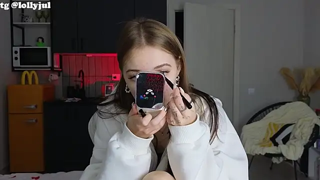 Snapshot of doll_lol_ chatting on October 6, 2025, 8:50 pm doll lol online show from October 6, 2025, 8:50 pm