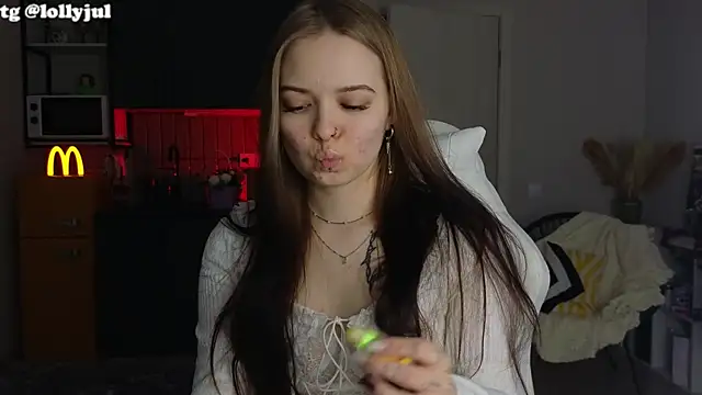 Snapshot of doll_lol_ chatting on October 15, 2025, 6:08 pm doll lol online show from October 15, 2025, 6:08 pm