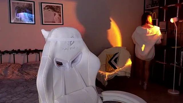 doll lol  online show from June 7, 2026, 6:11 pm