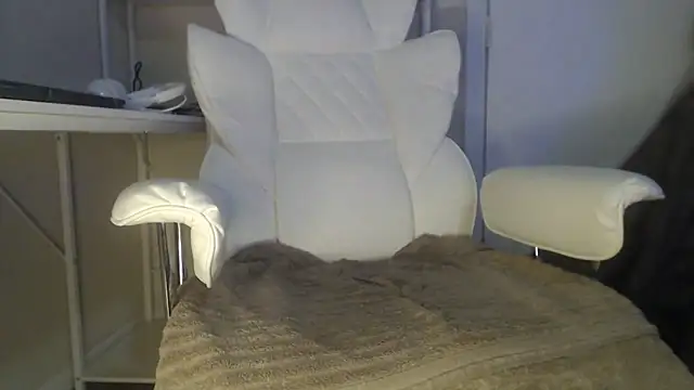 Snapshot of Tecsavy chatting on April 8, 2026, 3:50 am Tecsavy online show from April 8, 2026, 3:50 am