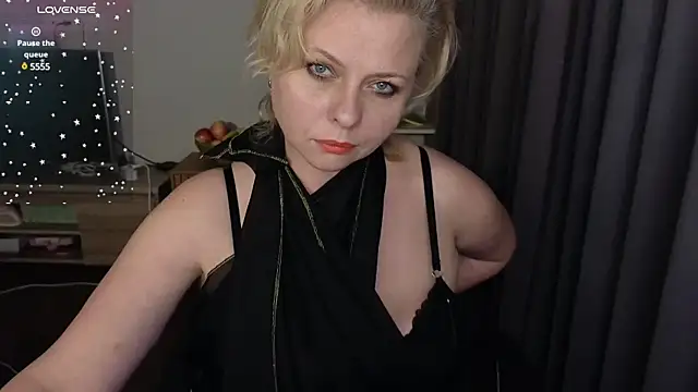 Snapshot of Gray_swann chatting on February 3, 2025, 8:46 pm Gray swann online show from February 3, 2025, 8:46 pm