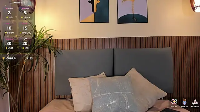 NicolleeEvanss online show from March 20, 2025, 3:25 pm