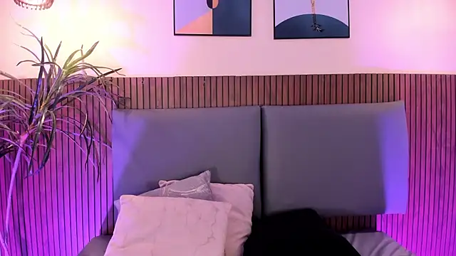 NicolleeEvanss online show from January 15, 2026, 12:43 pm