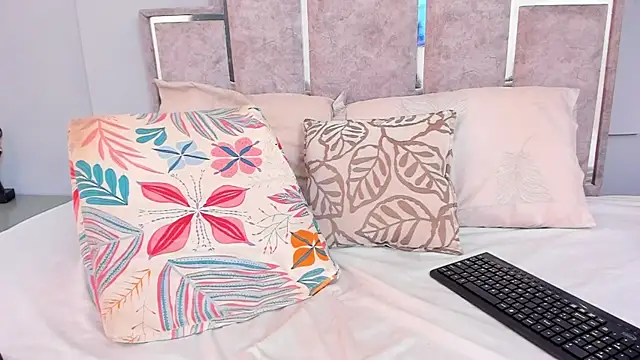 GabyyJones online show from February 5, 2025, 11:44 am