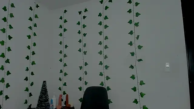 Miaa Garcia online show from December 22, 2025, 10:18 pm