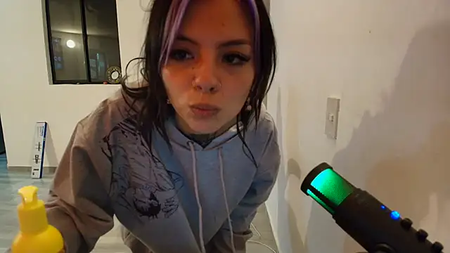 Alicia Ortiiz online show from January 31, 2025, 1:54 am