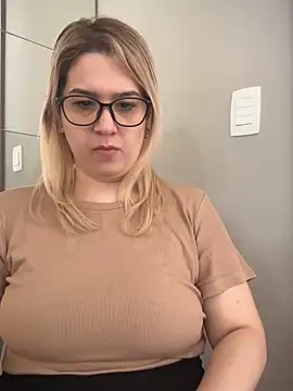 amooraaamoon online show from February 3, 2025, 1:19 pm