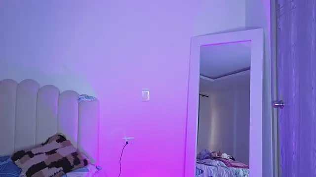 charlotte 002 online show from April 21, 2026, 9:06 pm