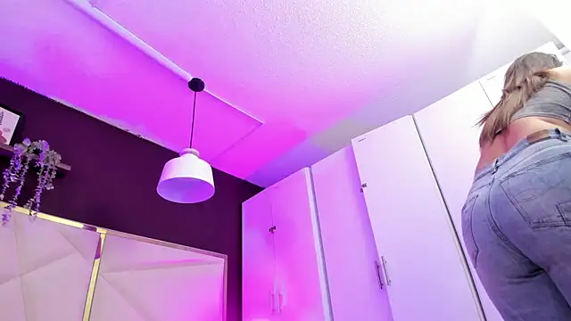 April bowie online show from November 7, 2025, 11:21 am