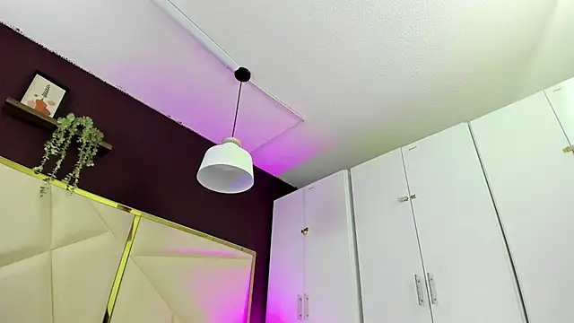 April bowie online show from November 15, 2025, 11:07 am