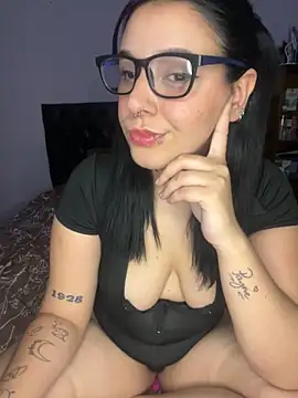 Snapshot of agoosvokk chatting on November 22, 2025, 11:26 pm agoosvokk online show from November 22, 2025, 11:26 pm