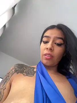 AbbyFtLuna online show from January 3, 2025, 8:01 pm