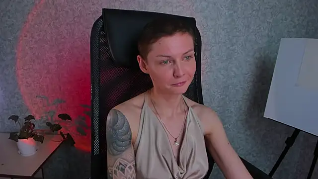 -danae- online show from April 19, 2026, 1:54 pm