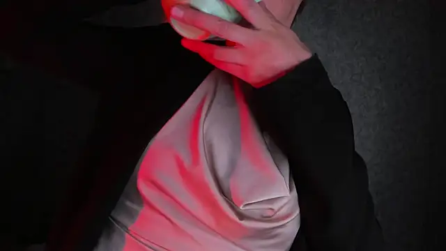 -danae- online show from April 19, 2026, 6:10 pm