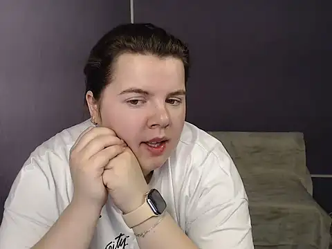 so shy online show from September 9, 2025, 8:03 am