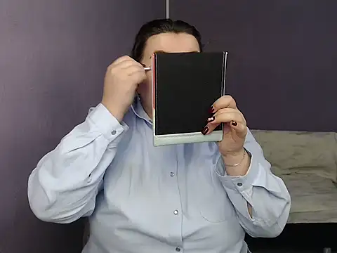 so shy online show from October 10, 2025, 7:18 am