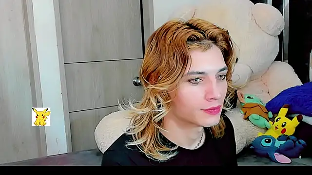 Snapshot of honey_skin chatting on December 23, 2024, 1:18 am honey skin online show from December 23, 2024, 1:18 am