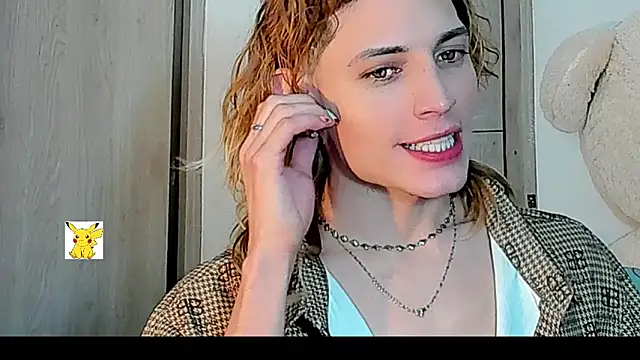 Snapshot of honey_skin chatting on January 1, 2025, 11:40 pm honey skin online show from January 1, 2025, 11:40 pm