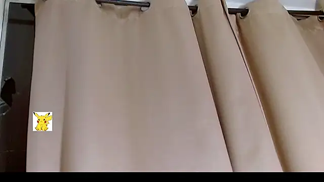 Snapshot of honey_skin chatting on February 5, 2025, 4:27 am honey skin online show from February 5, 2025, 4:27 am