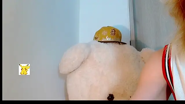 Snapshot of honey_skin chatting on February 19, 2025, 12:35 am honey skin online show from February 19, 2025, 12:35 am